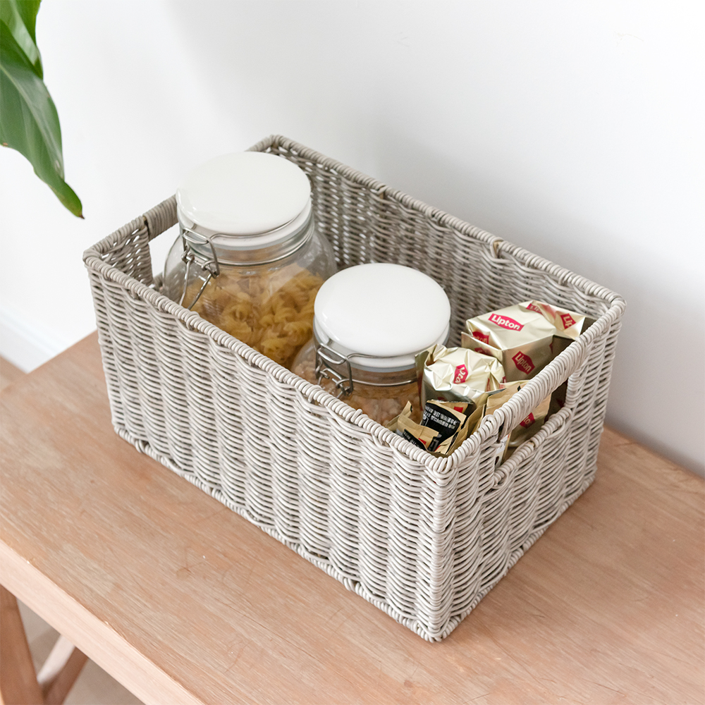 plastiic wicker storages basket